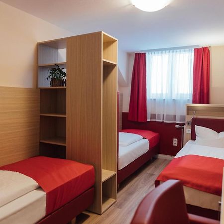 Hotel Hamburger Perle Екстер'єр фото