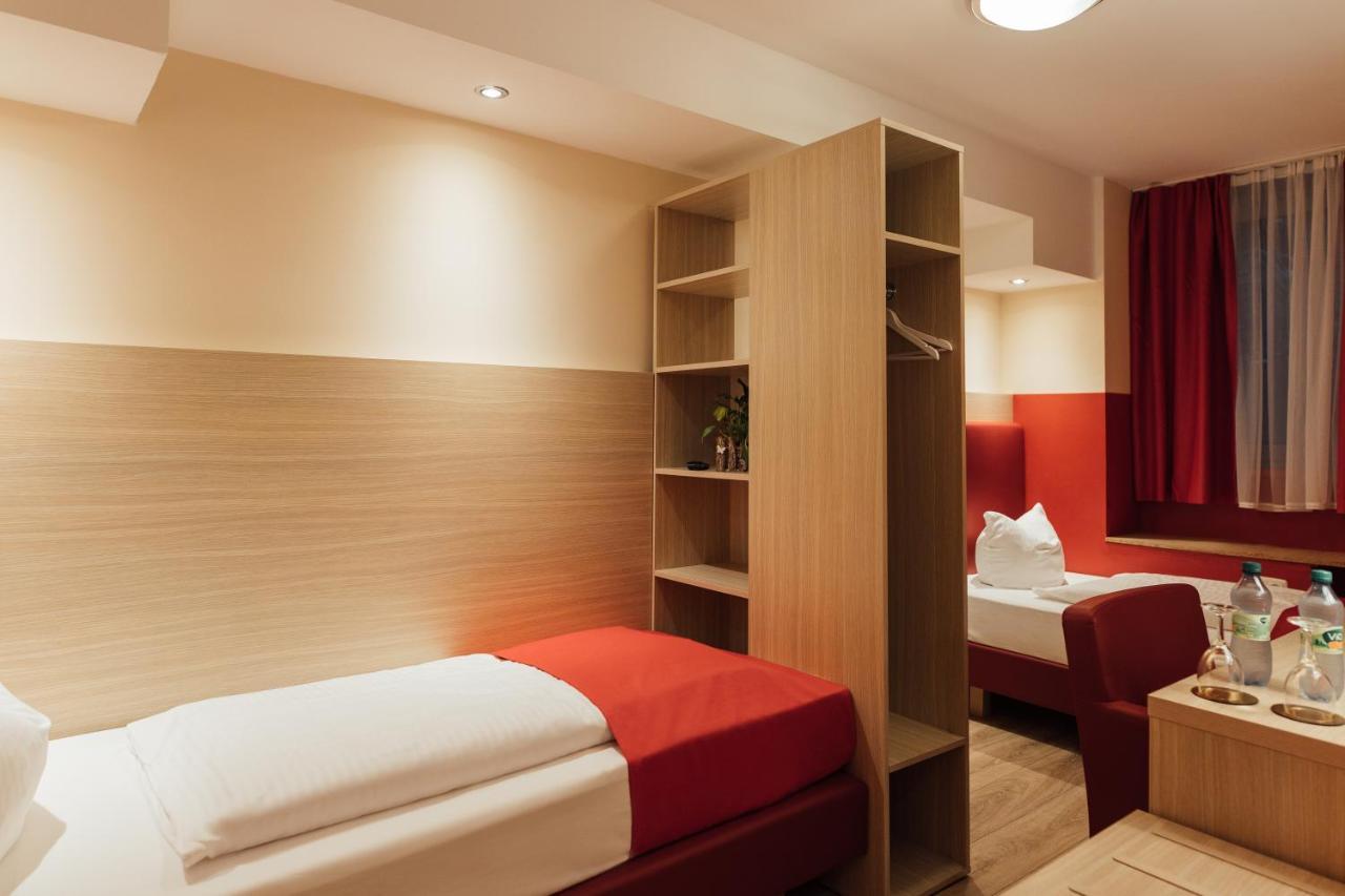 Hotel Hamburger Perle Екстер'єр фото