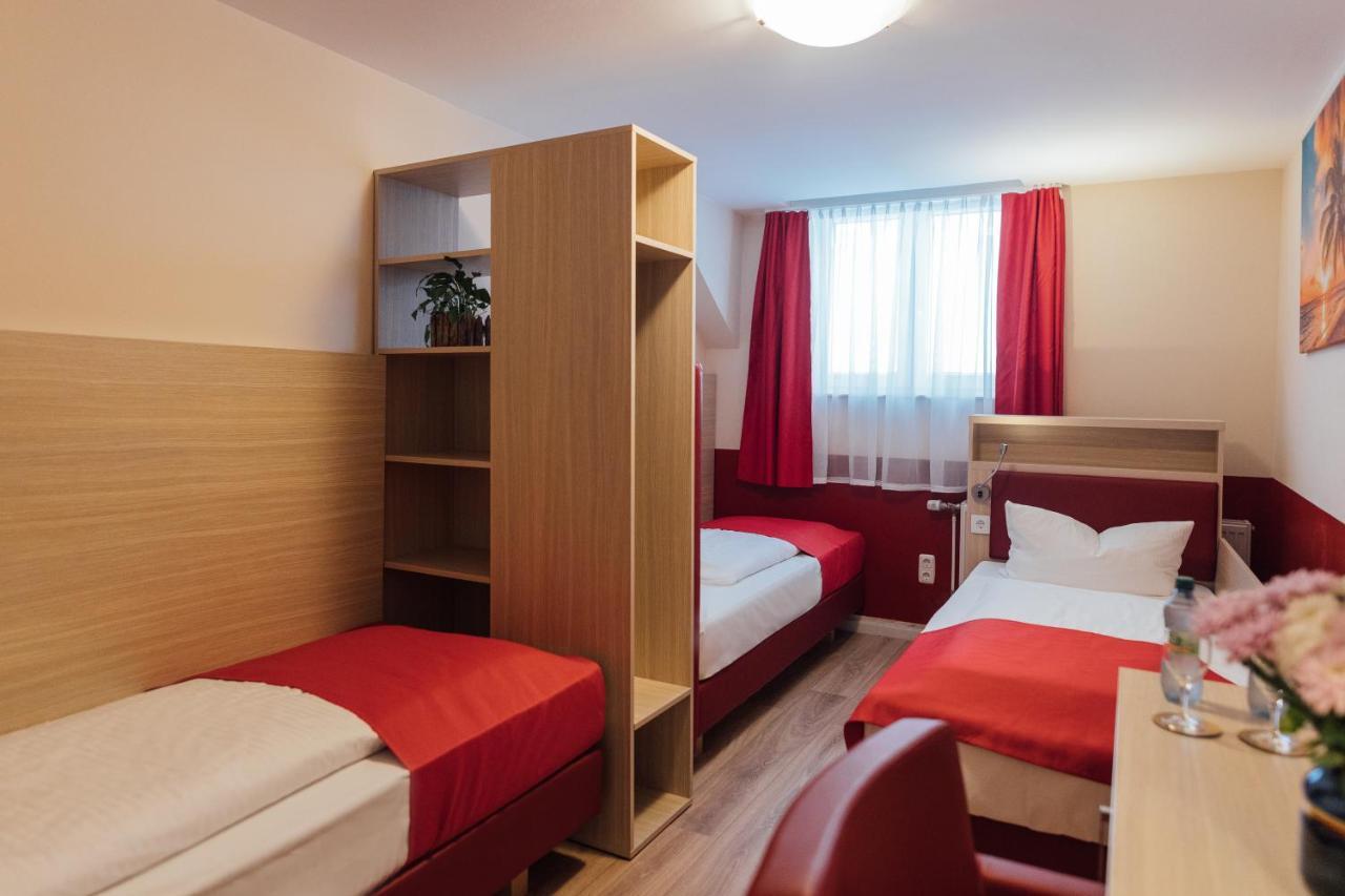 Hotel Hamburger Perle Екстер'єр фото