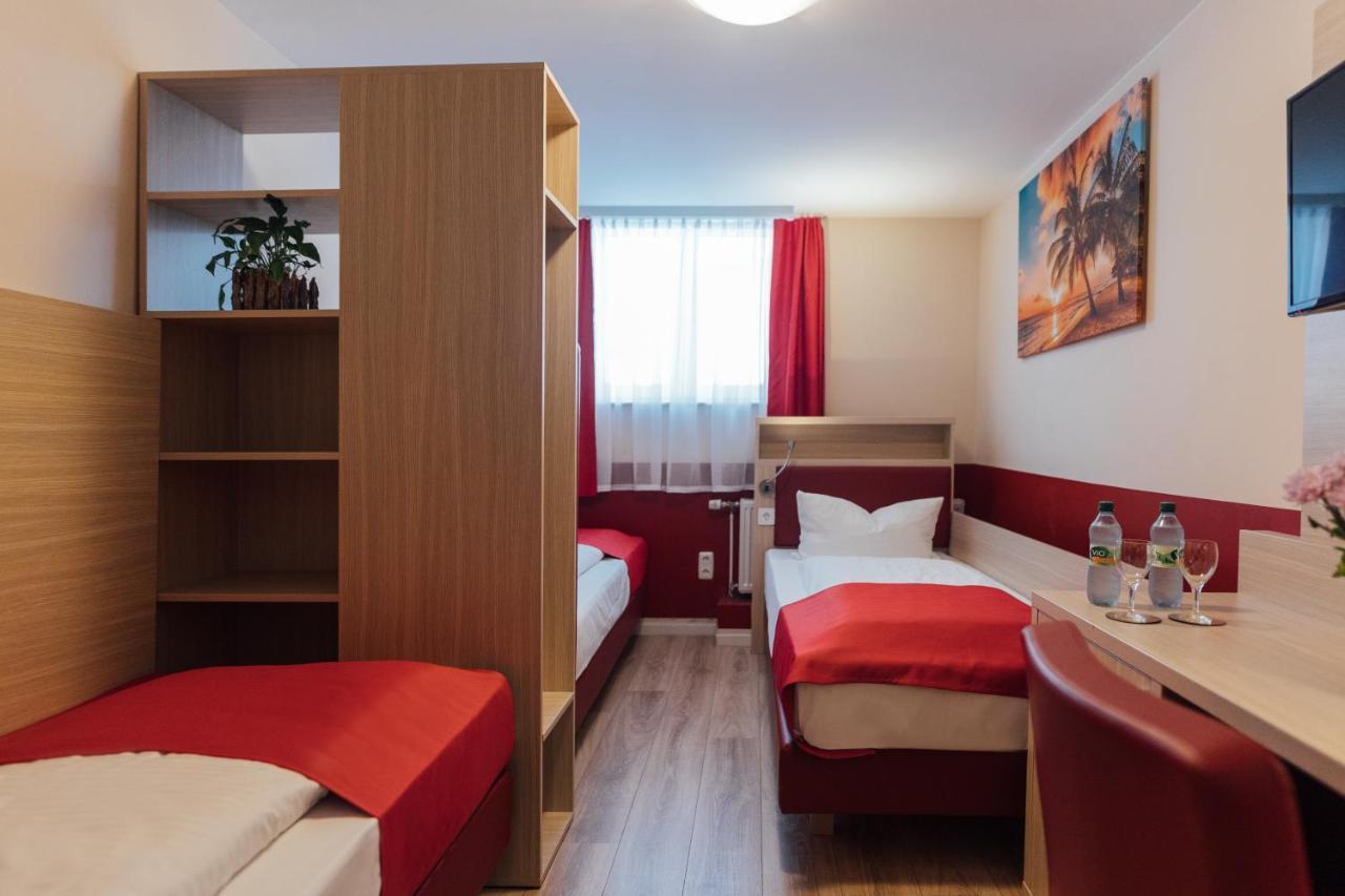 Hotel Hamburger Perle Екстер'єр фото